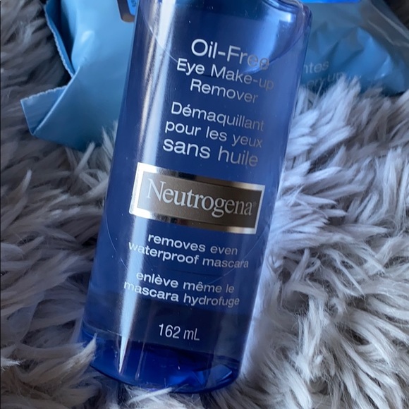 Neutrogena Makeup Remover Bundle - Picture 2 of 3